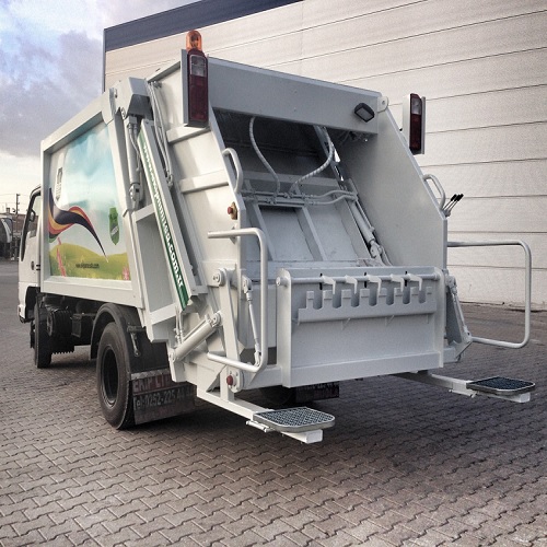 GARBAGE COMPACTOR TRUCK